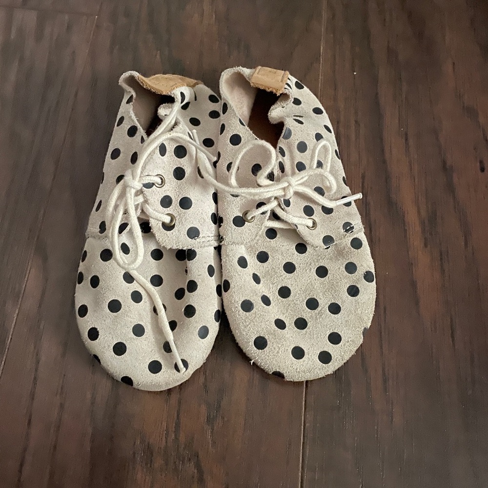 Zuzii EUC 7c tan and black polka dot.